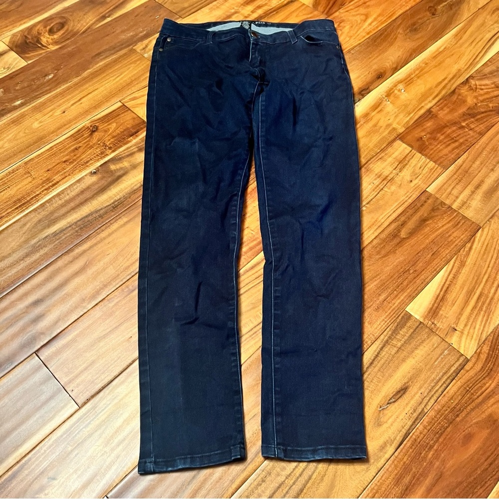 Women’s celebrity pink skinny jeans. Size 11